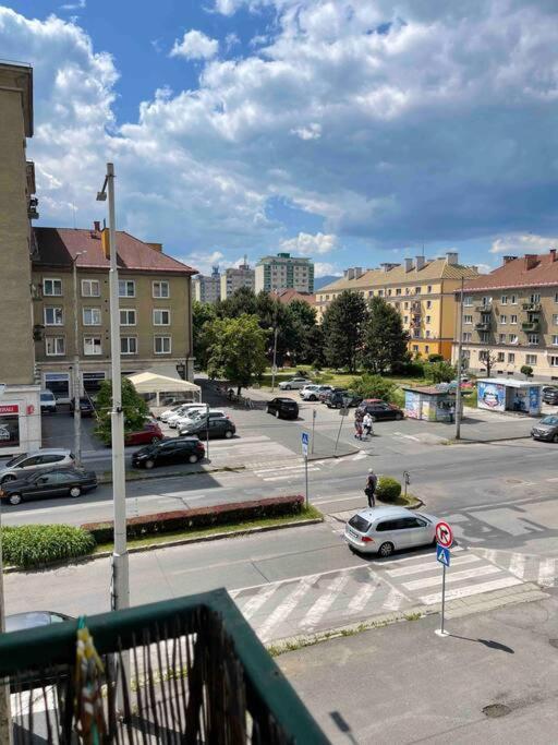 Priestranny 3 Izb. Apartman V Centre S Parkovanim. Banská Bystrica Exterior foto